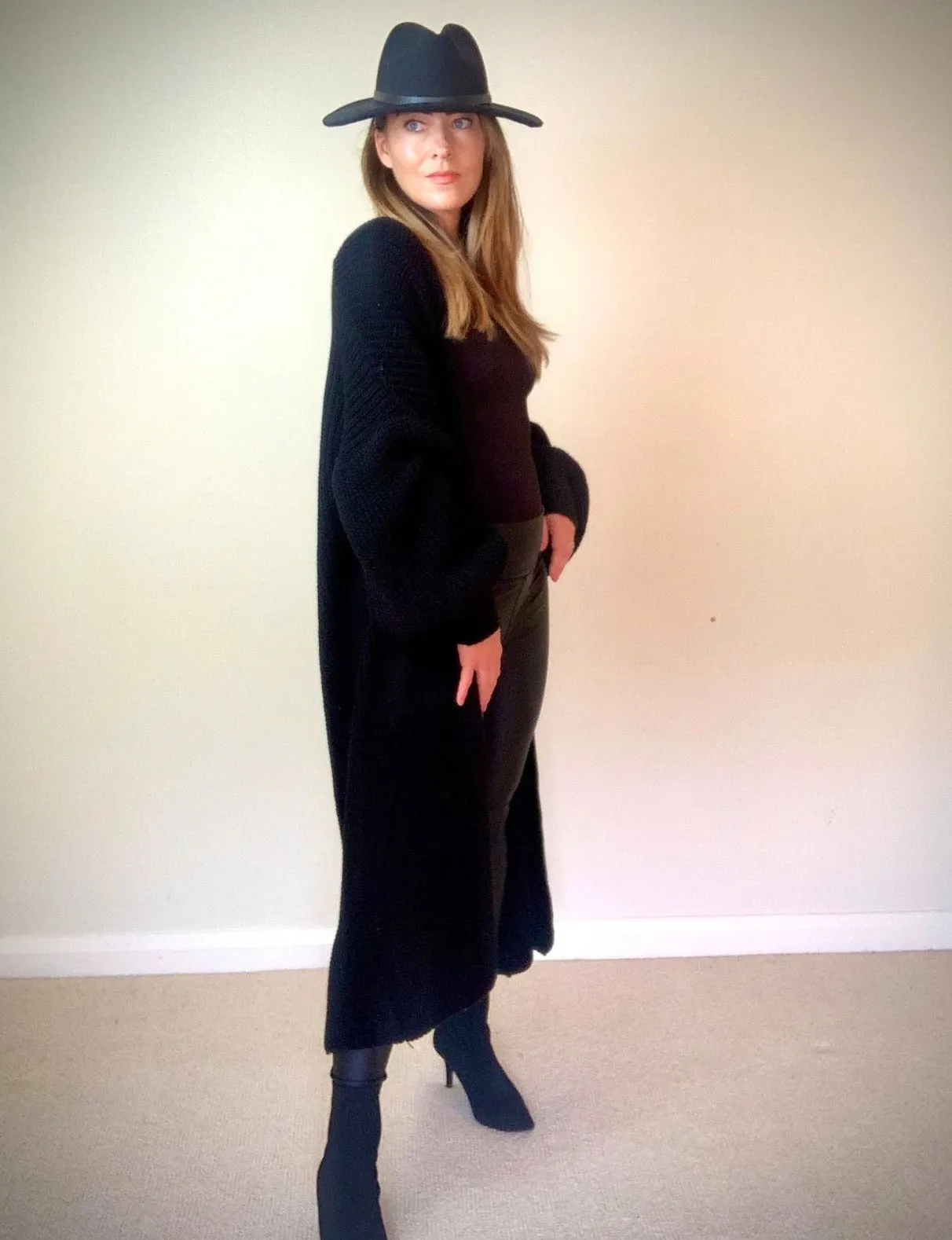 BLACK LONG KNIT CARDIGAN