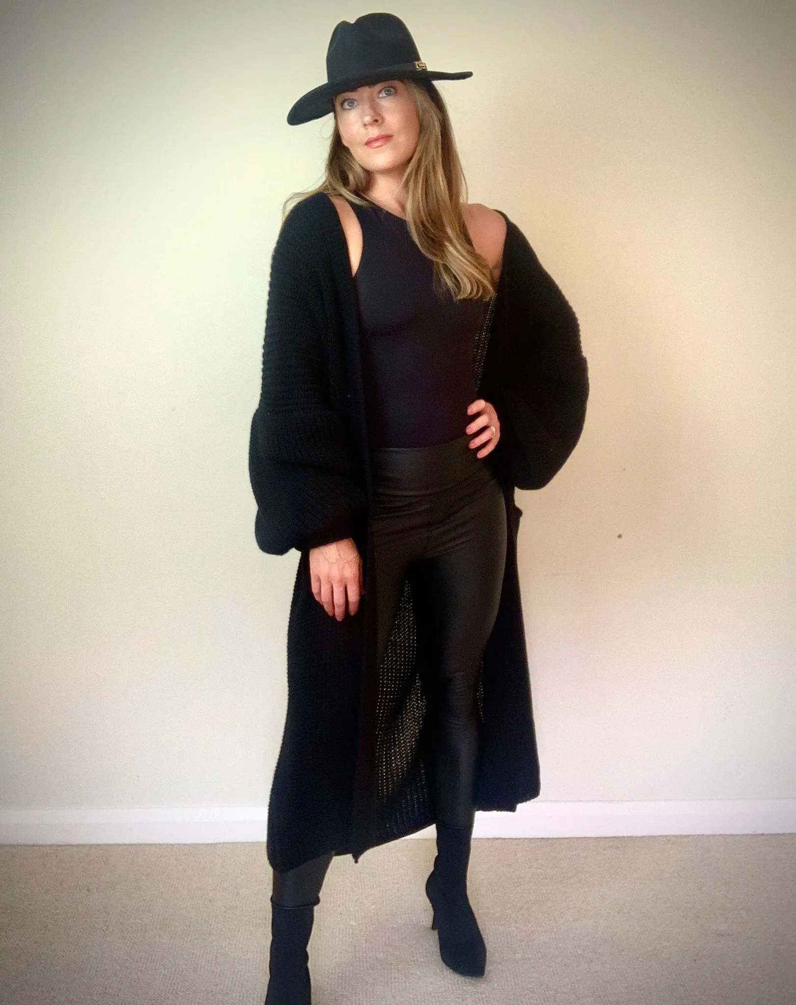BLACK LONG KNIT CARDIGAN
